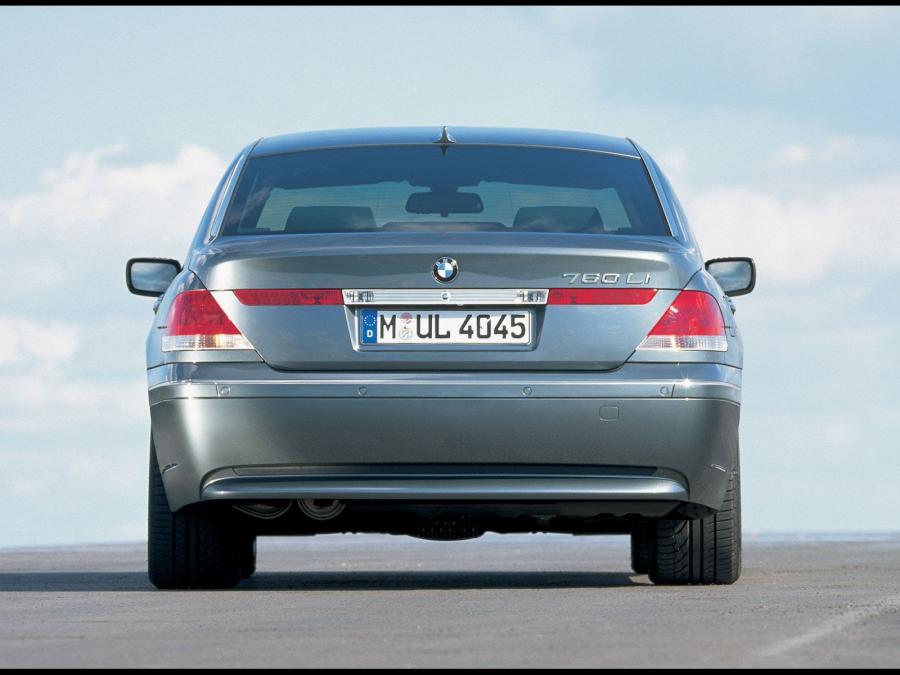  BMW 760iL 2003 года  (фото 4 из 16)